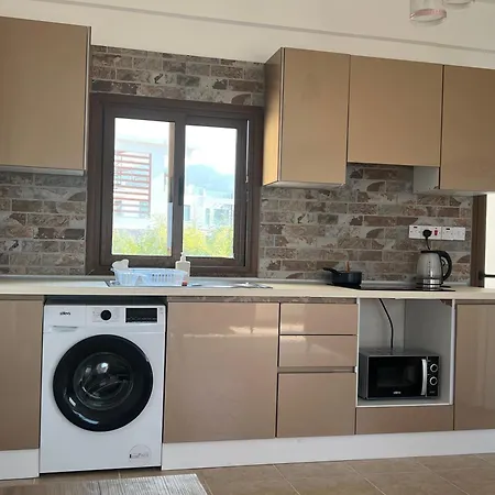 Queit Amazing Penthouse With Rooftop 360 ,pool , Beachfront And Bbq Agios Amvrosios (Kyrenia)