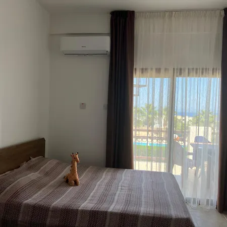 Kompleks wypoczynkowy Queit Amazing Penthouse With Rooftop 360 ,pool , Beachfront And Bbq Agios Amvrosios (Kyrenia)